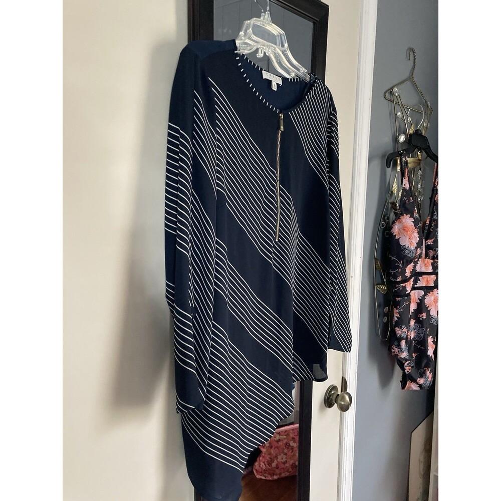 Chaus NY Top Medium Black White Striped Asymmetrical Front Zip Good Condition - Picture 3 of 16